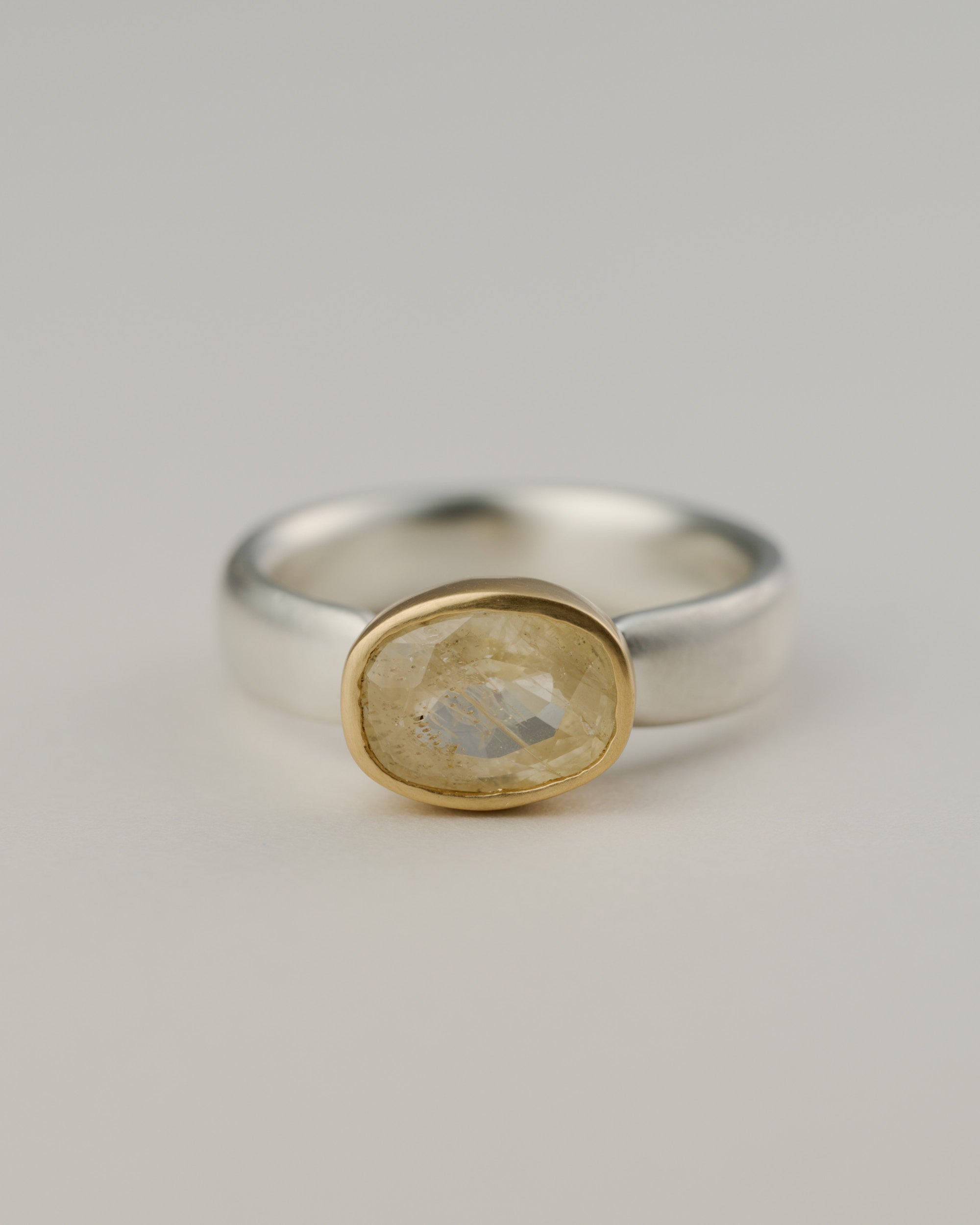 Solstice ring oval