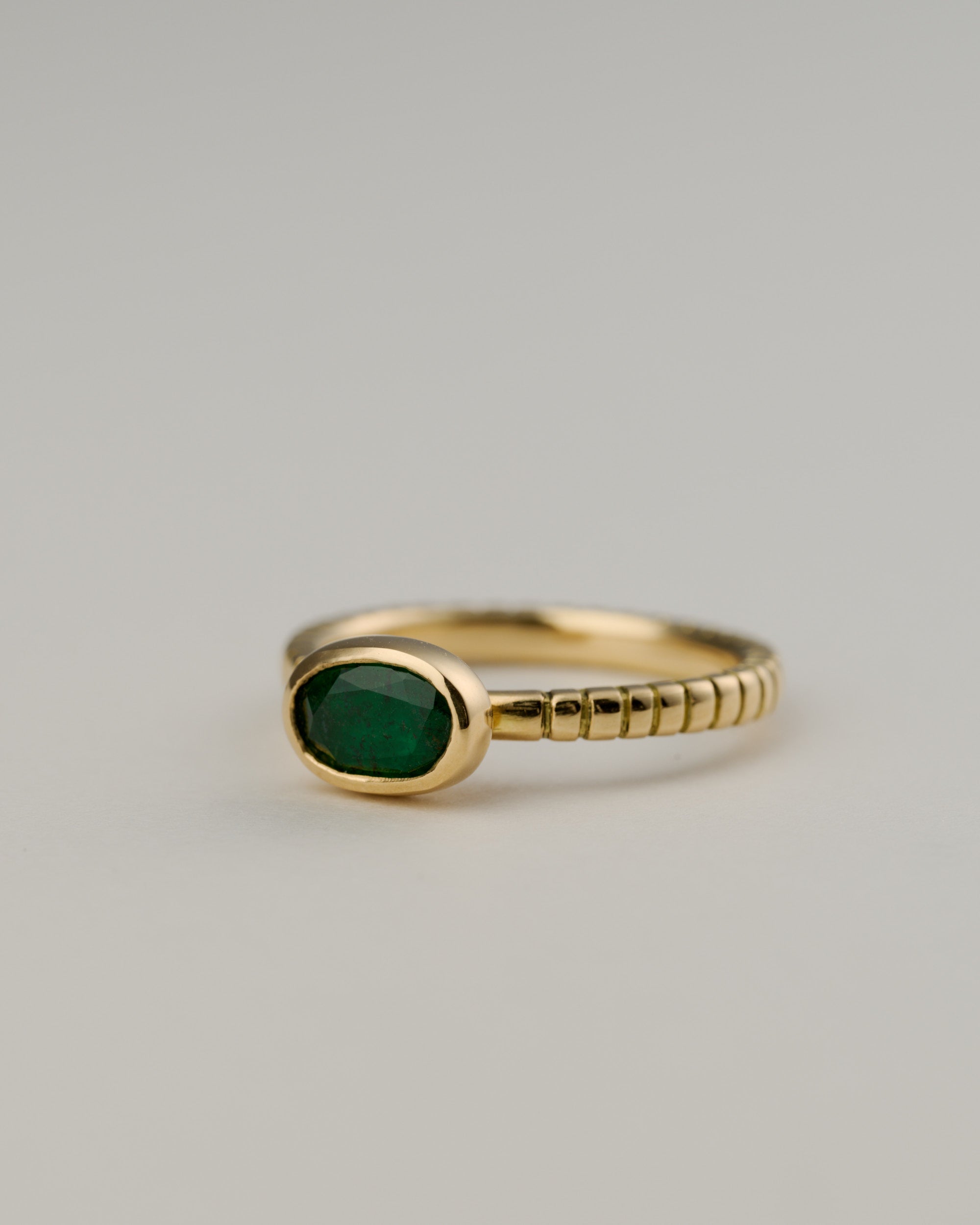 Emerald ring stripe