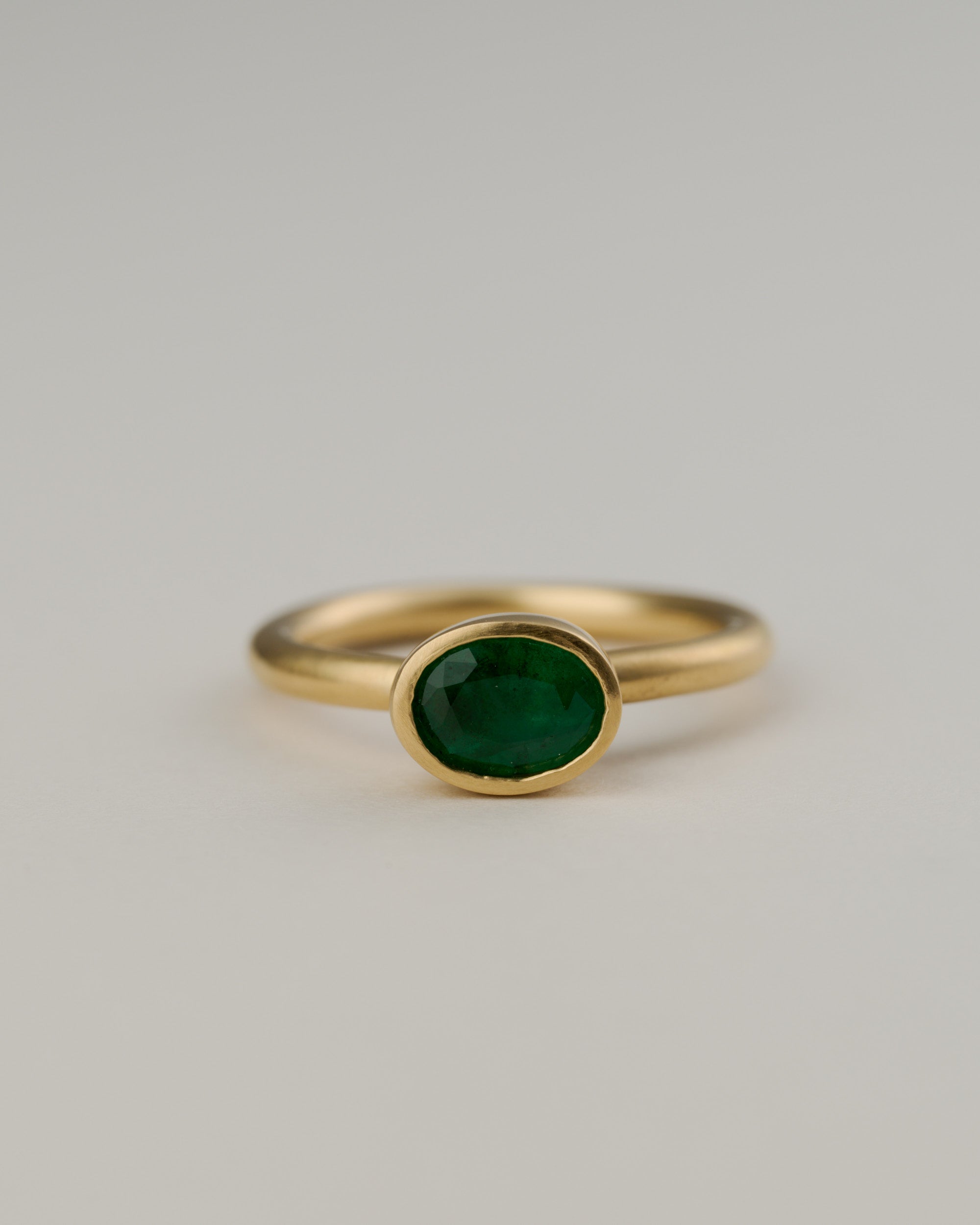 Emerald ring Plain