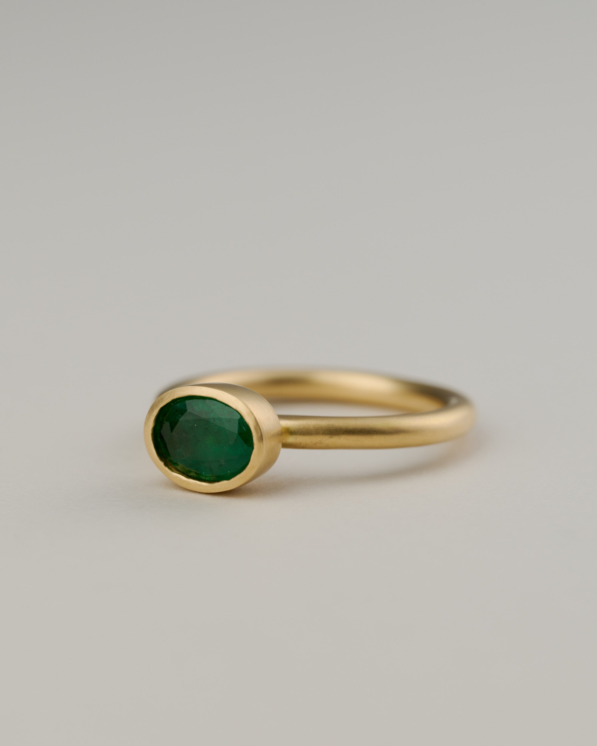 Emerald ring Plain