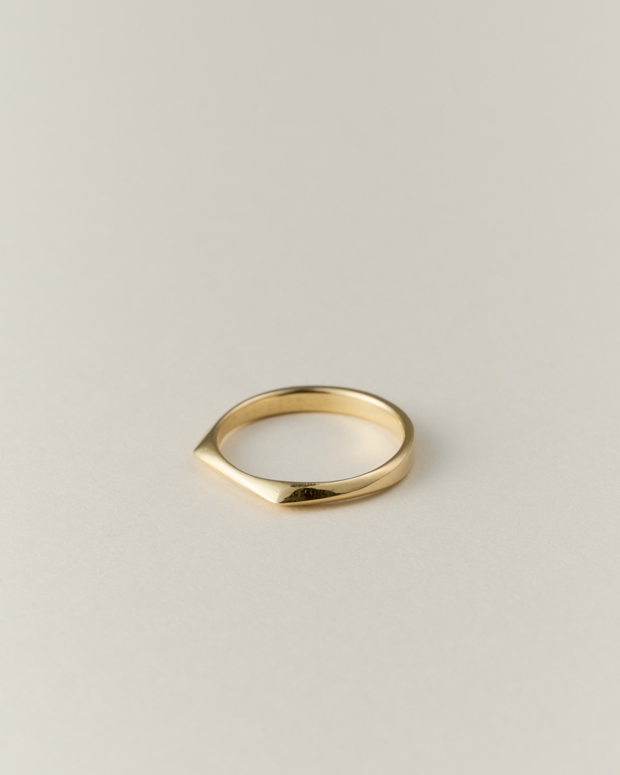 Equis ring