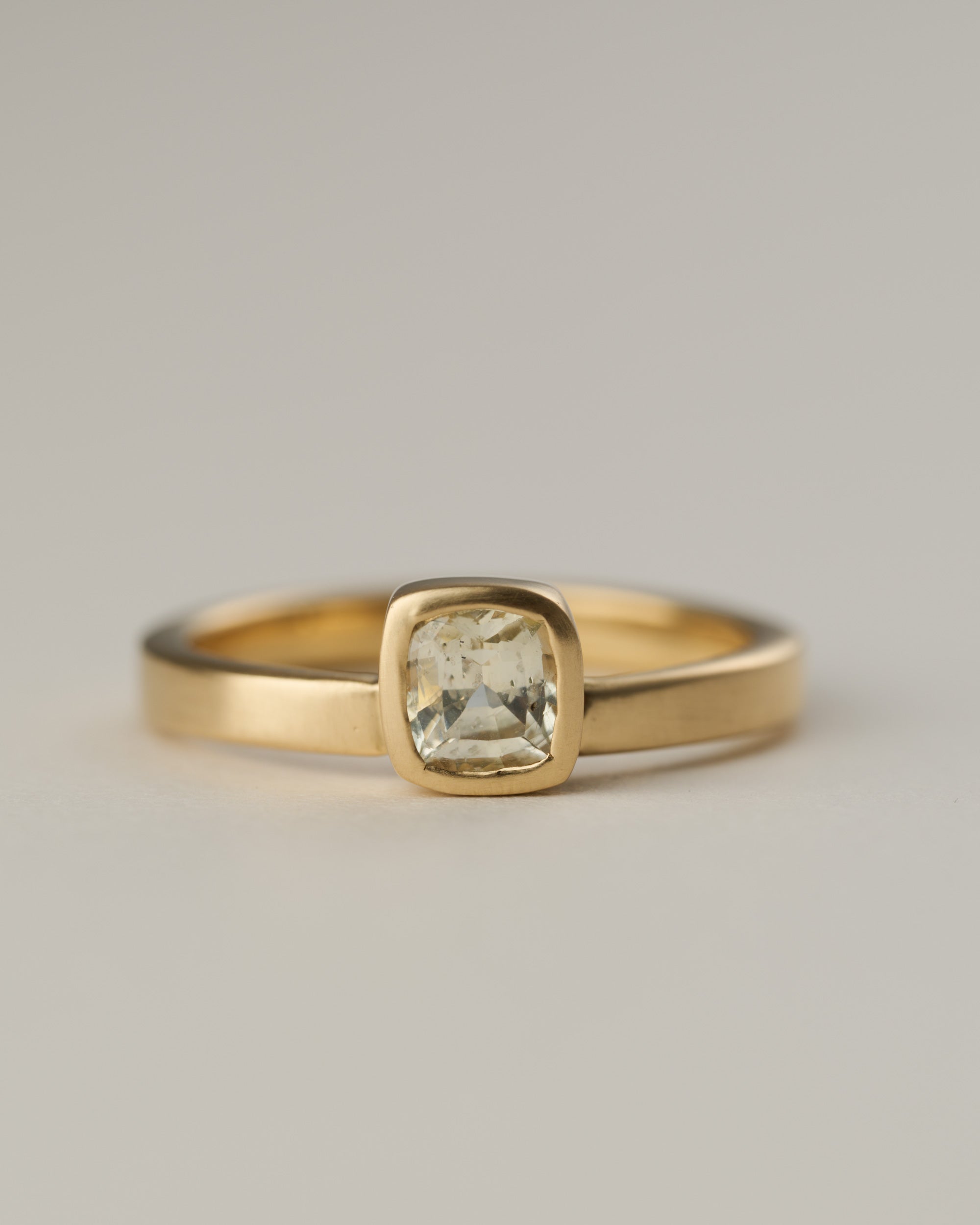 Whisper ring -square-