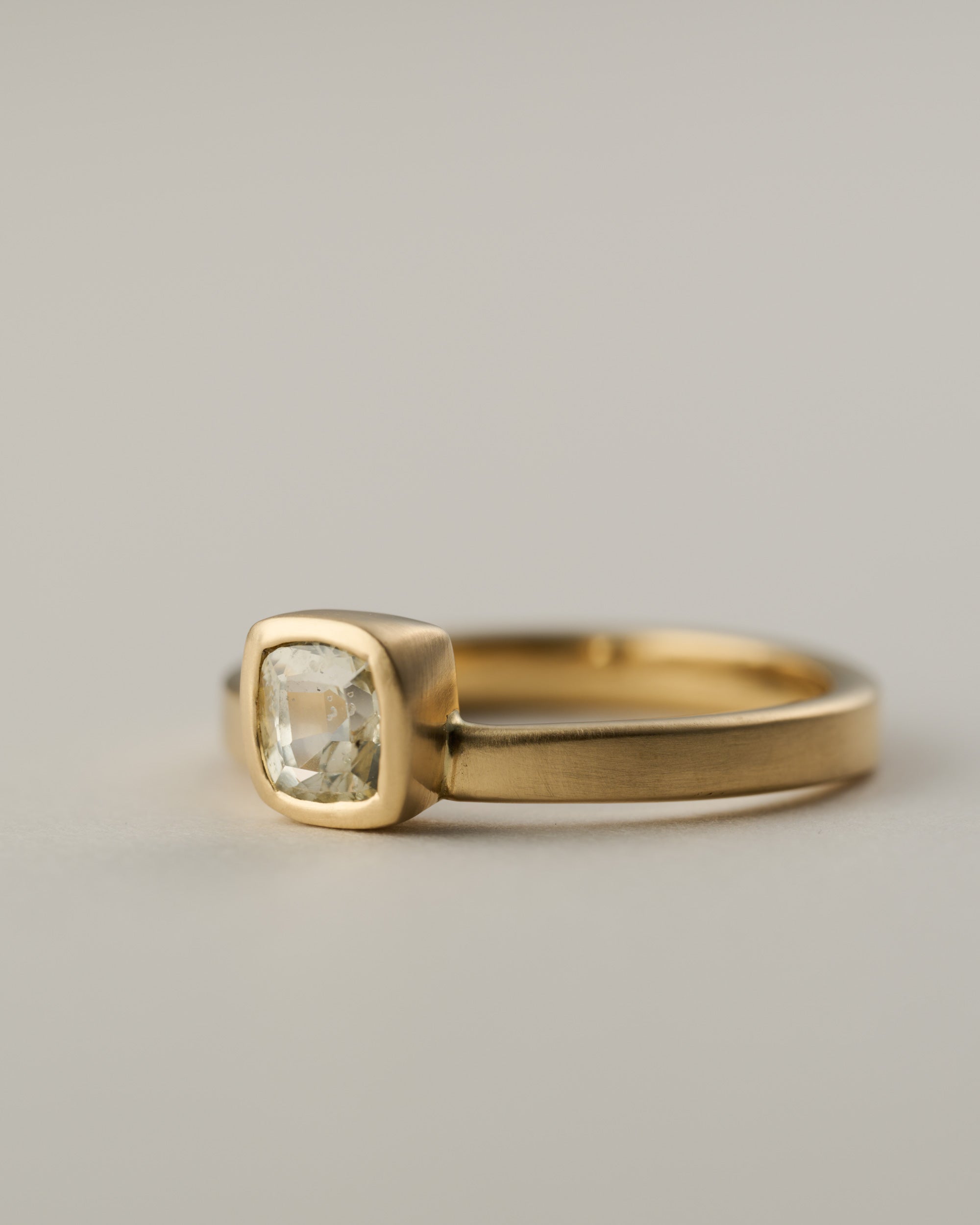 Whisper ring -square-